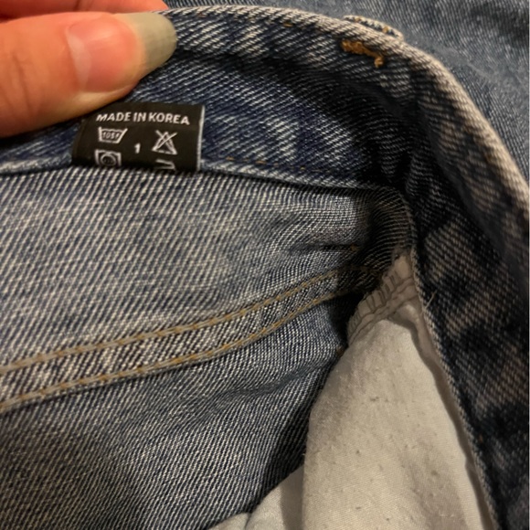 Flattering acid dipped straight-leg jeans! Size small (26) - Picture 6 of 6